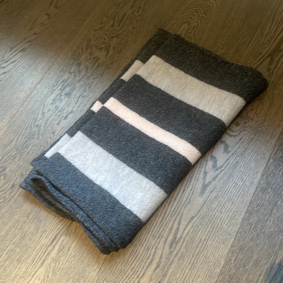Banana Republic Scarf in dark gray, light gray and soft pink - Picture 3 of 3